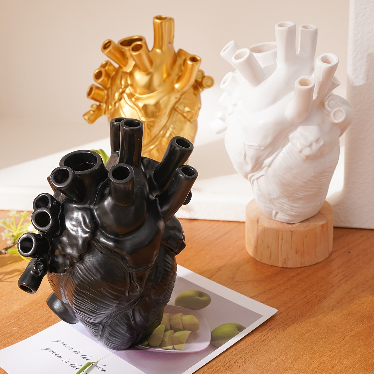 1pc Creative Heart Vase - Resin Decorative Bottle Dried Flower Container - Halloween Thanksgiving Christmas Decor - Indoor Ornament - For Home Decor Lovers