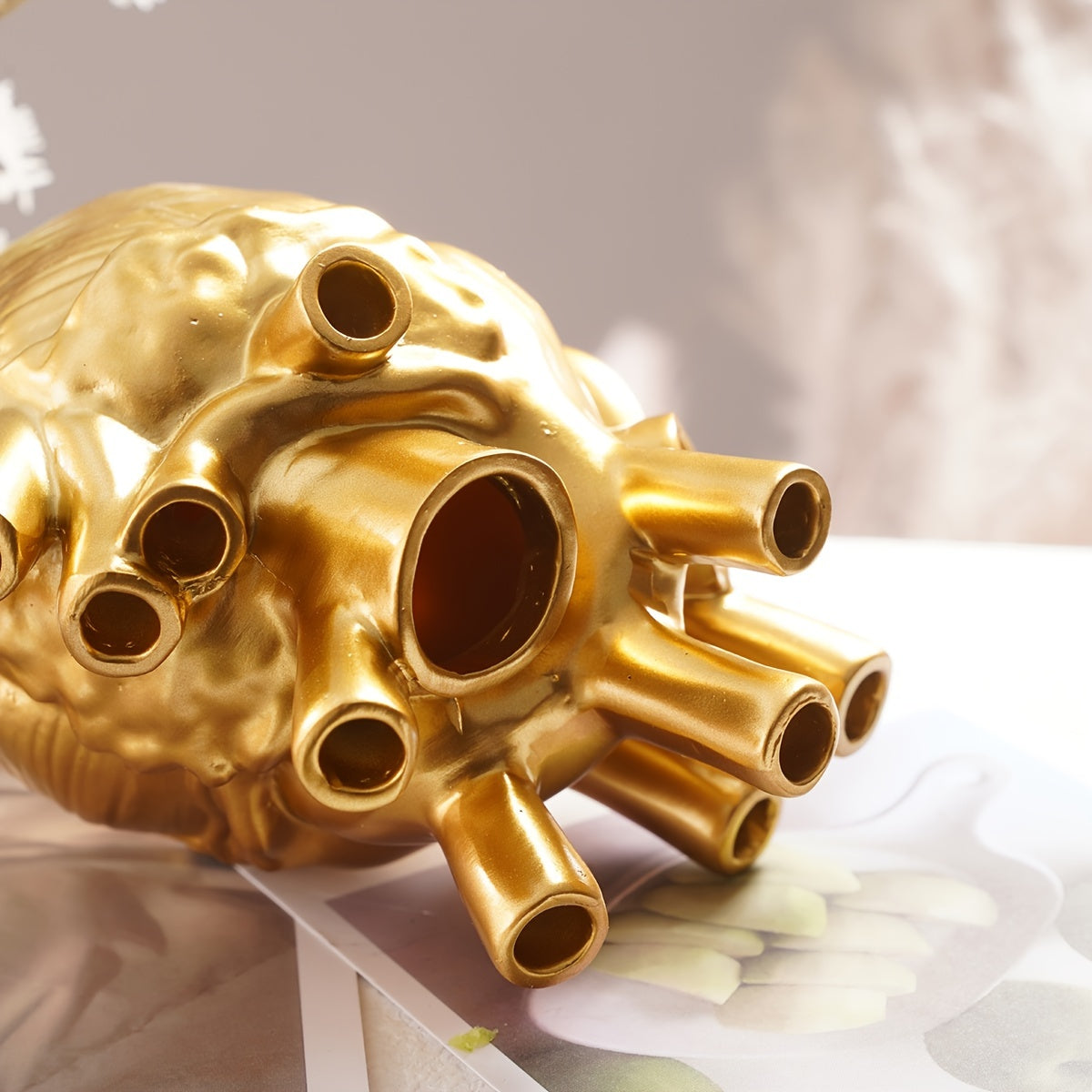 1pc Creative Heart Vase - Resin Decorative Bottle Dried Flower Container - Halloween Thanksgiving Christmas Decor - Indoor Ornament - For Home Decor Lovers