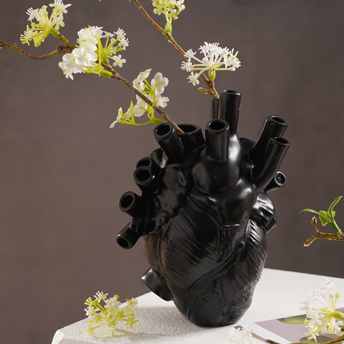 1pc Creative Heart Vase - Resin Decorative Bottle Dried Flower Container - Halloween Thanksgiving Christmas Decor - Indoor Ornament - For Home Decor Lovers