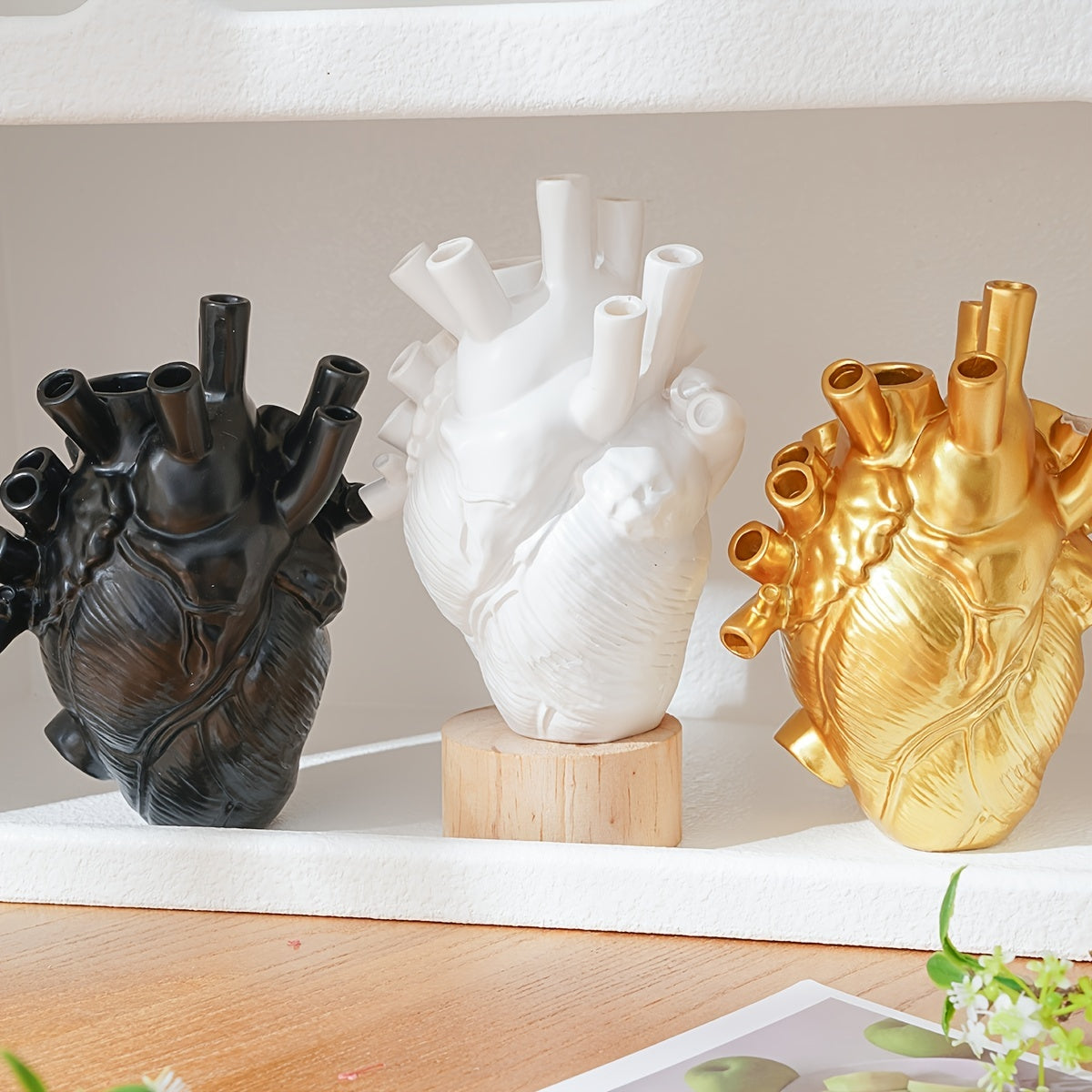 1pc Creative Heart Vase - Resin Decorative Bottle Dried Flower Container - Halloween Thanksgiving Christmas Decor - Indoor Ornament - For Home Decor Lovers